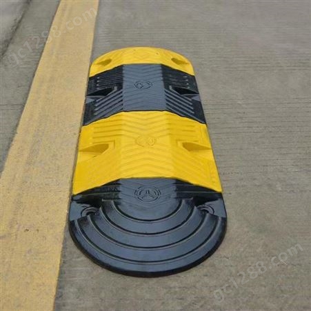 橡胶减速带 道路减速设备 减速带定制 昆明橡胶减速带